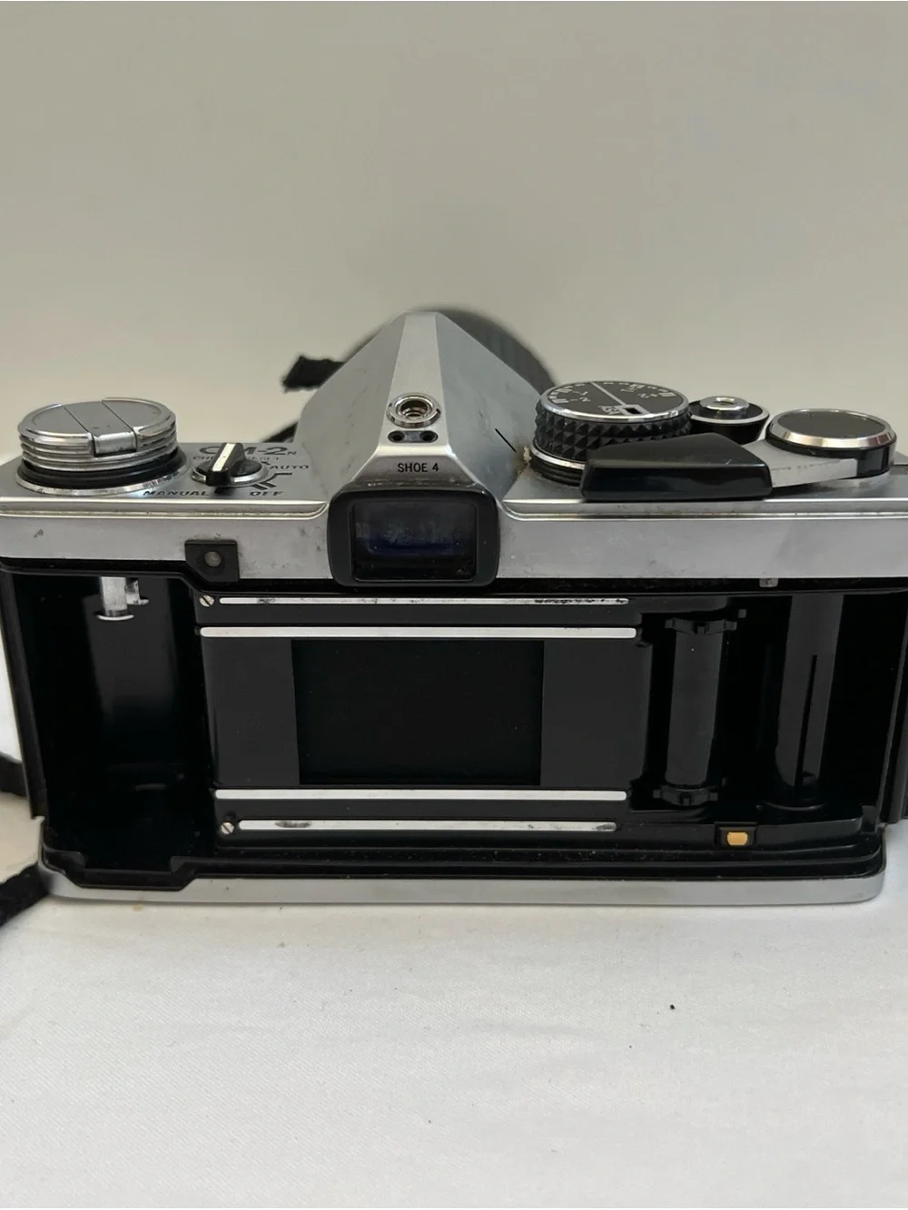 Olympus OM-2N 35mm Film Camera with 80-200mm Tokina Lens BATTERY TESTED NOT FILM